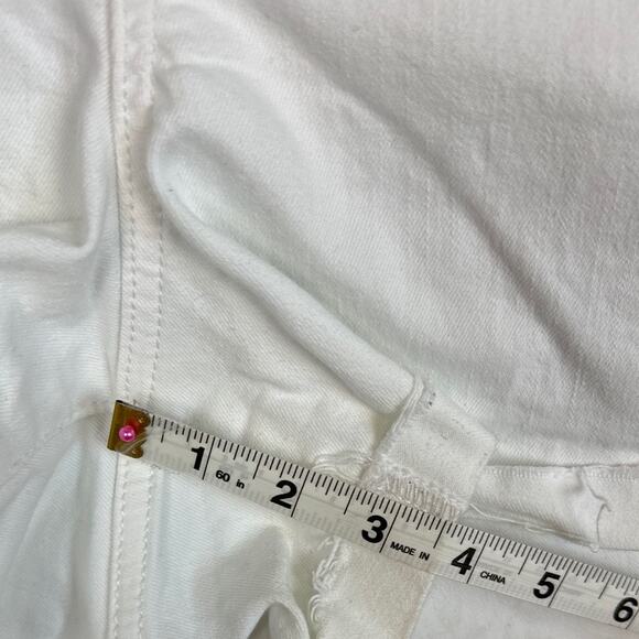 Torrid White Denim Cutoff Plus Size Boyfriend Shorts Fray Hem SZ 26 Coastal Chic - Picture 5 of 9